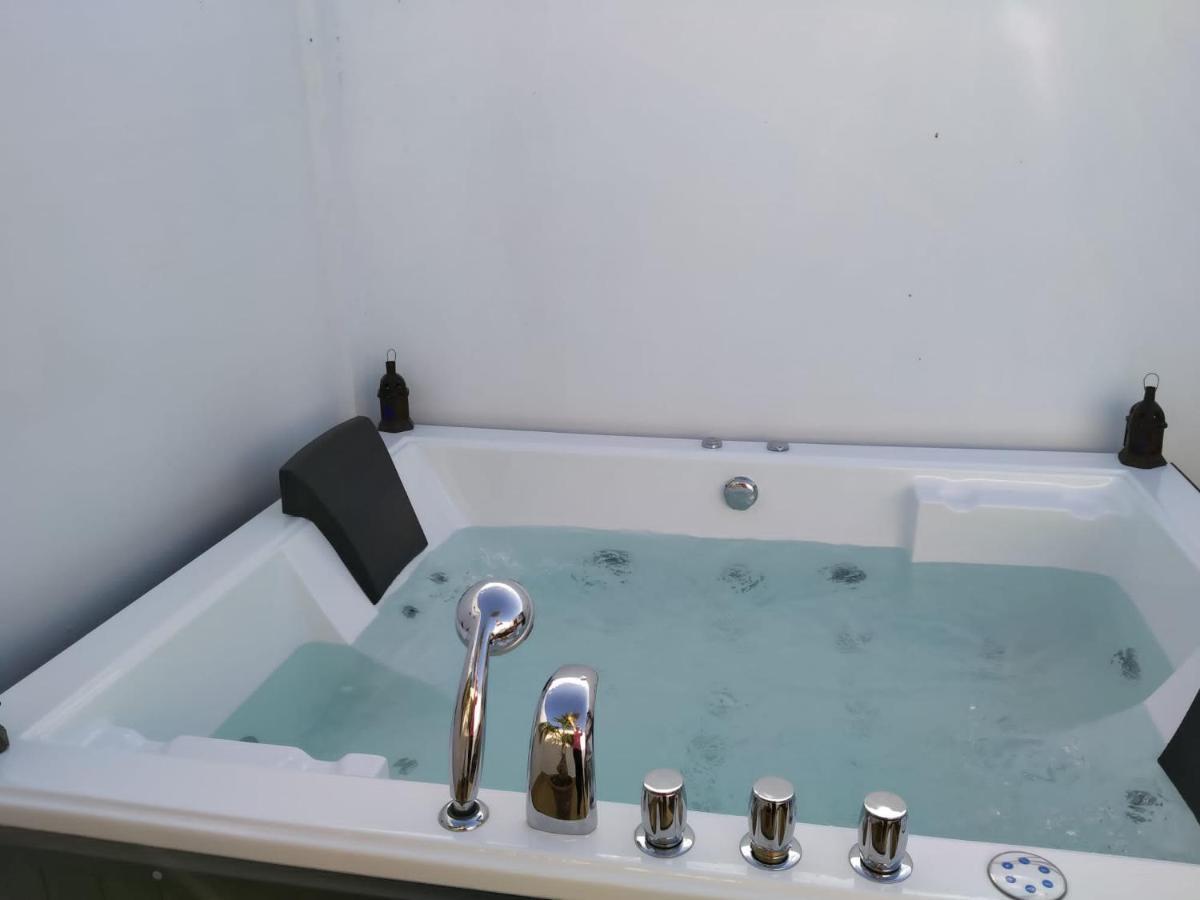Villa Casa Blanca Luxury Spa Con Piscina Privada Y Jacuzzi Privado Chiclana de la Frontera Exterior photo